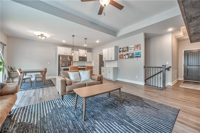 3704 NW 95th Street, Kansas City, MO 64154