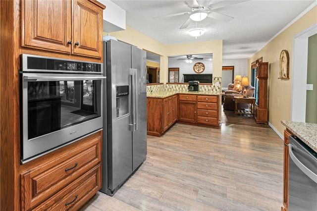8 Hillcrest Drive, Eureka Springs, AR 72631