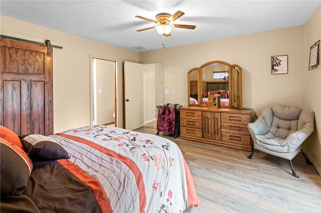 8 Hillcrest Drive, Eureka Springs, AR 72631