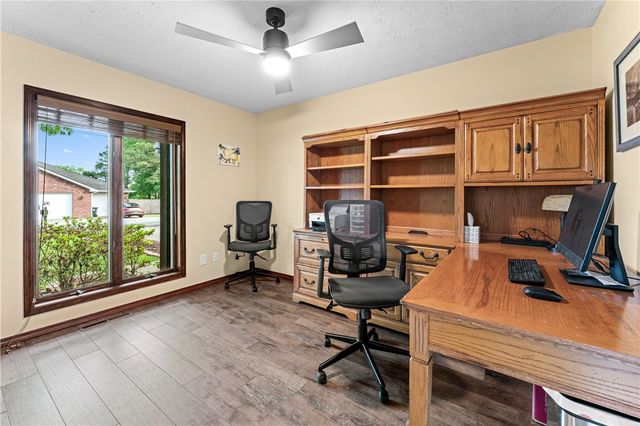 8 Hillcrest Drive, Eureka Springs, AR 72631