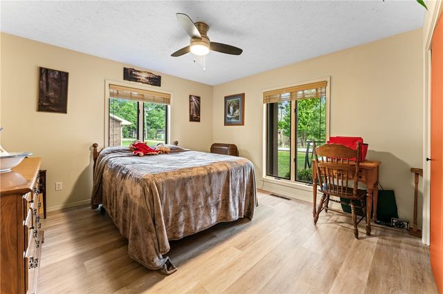 8 Hillcrest Drive, Eureka Springs, AR 72631
