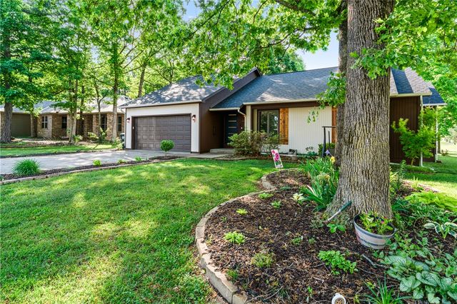 8 Hillcrest Drive, Eureka Springs, AR 72631