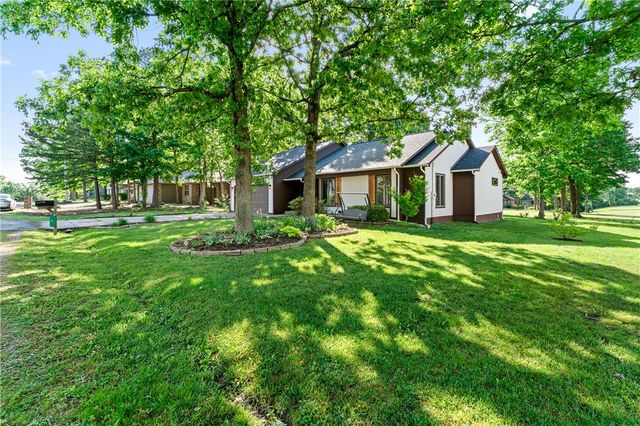 8 Hillcrest Drive, Eureka Springs, AR 72631