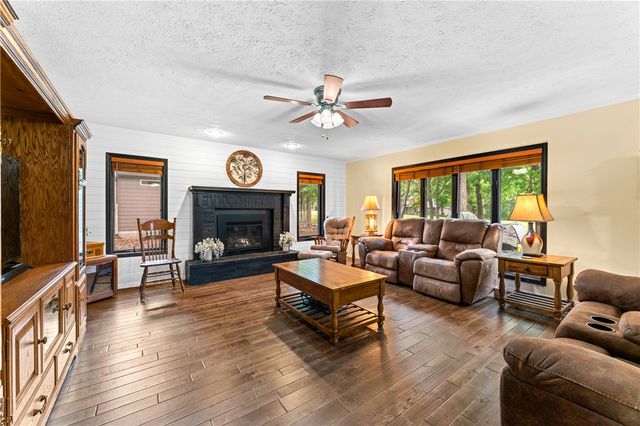 8 Hillcrest Drive, Eureka Springs, AR 72631