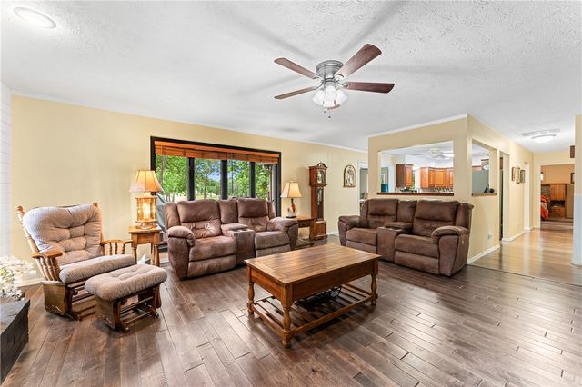 8 Hillcrest Drive, Eureka Springs, AR 72631
