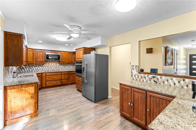 8 Hillcrest Drive, Eureka Springs, AR 72631