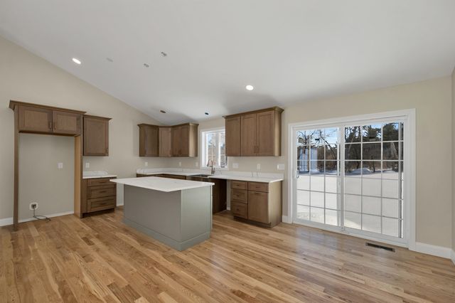 90 High Range Road, Londonderry, NH 03053