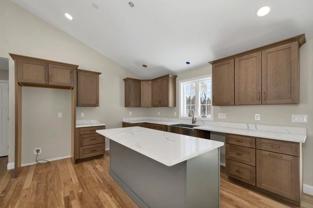 90 High Range Road, Londonderry, NH 03053