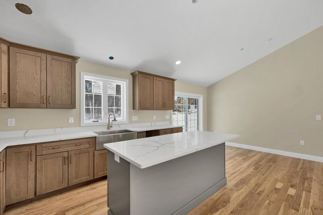 90 High Range Road, Londonderry, NH 03053