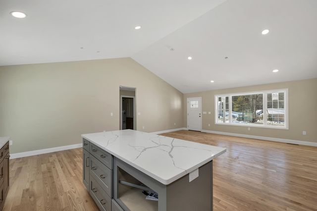 90 High Range Road, Londonderry, NH 03053