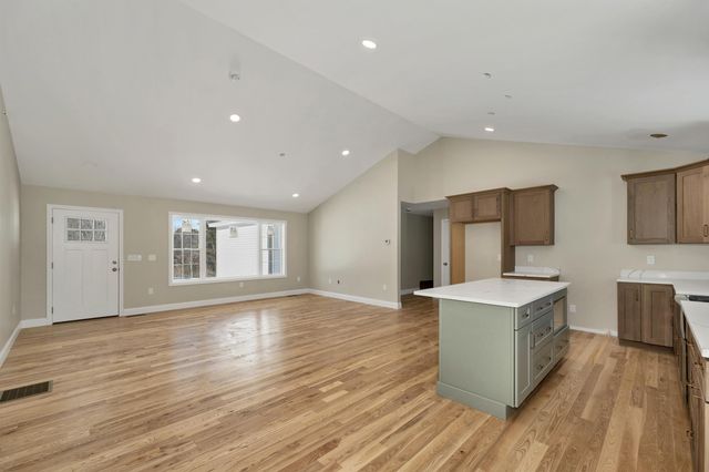 90 High Range Road, Londonderry, NH 03053