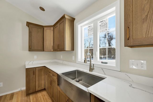 90 High Range Road, Londonderry, NH 03053