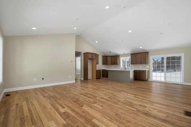 90 High Range Road, Londonderry, NH 03053