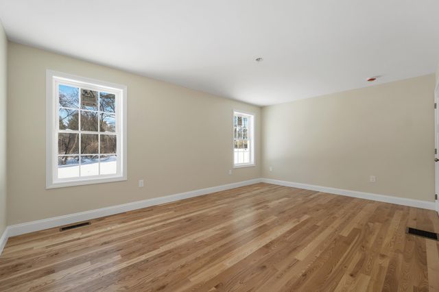 90 High Range Road, Londonderry, NH 03053