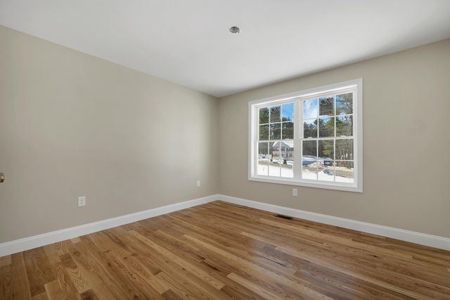 90 High Range Road, Londonderry, NH 03053