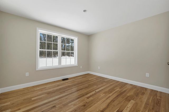 90 High Range Road, Londonderry, NH 03053