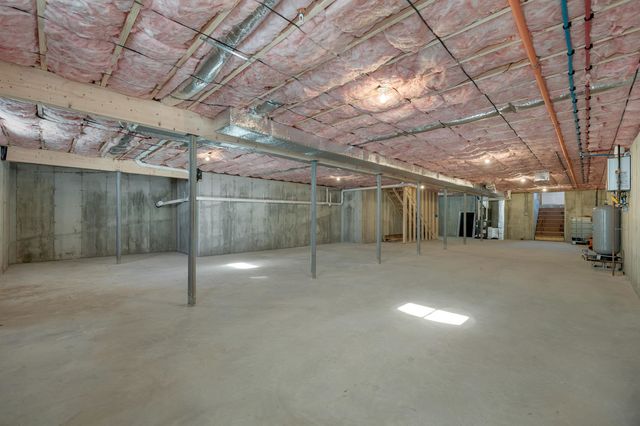 90 High Range Road, Londonderry, NH 03053