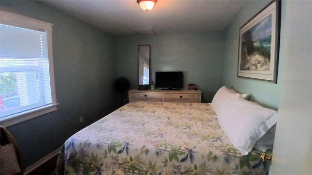 542 DIVISION STREET, Tarpon Springs, FL 34689