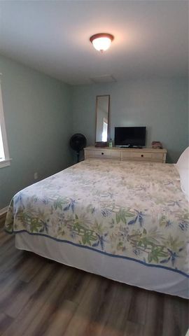 542 DIVISION STREET, Tarpon Springs, FL 34689