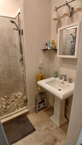 542 DIVISION STREET, Tarpon Springs, FL 34689