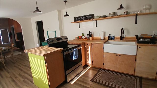 542 DIVISION STREET, Tarpon Springs, FL 34689