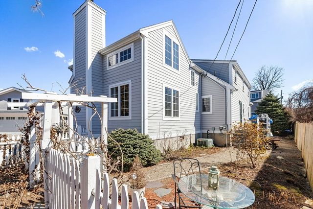 4 Winter Island Rd, Salem, MA 01970