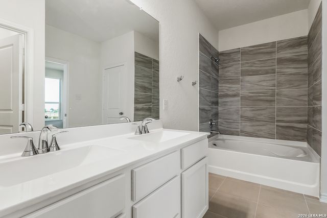 4141 WOODSIDE DR, Seguin, TX 78155