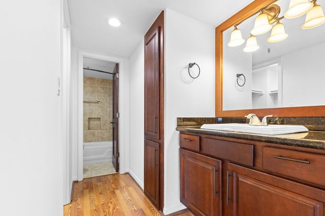 3525 Sage Road 1616, Houston, TX 77056