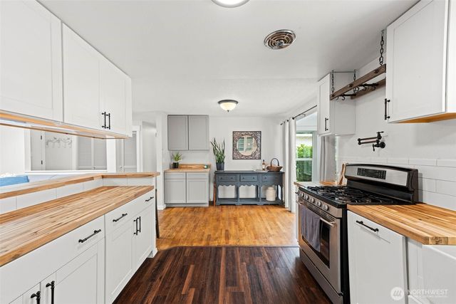 1716 9th Street SE, Puyallup, WA 98372