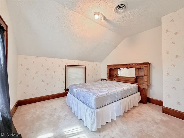 715 Pomeroy Pike, Belpre, OH 45714