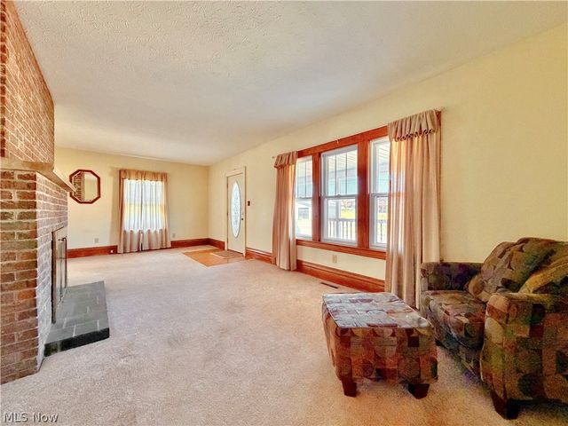 715 Pomeroy Pike, Belpre, OH 45714