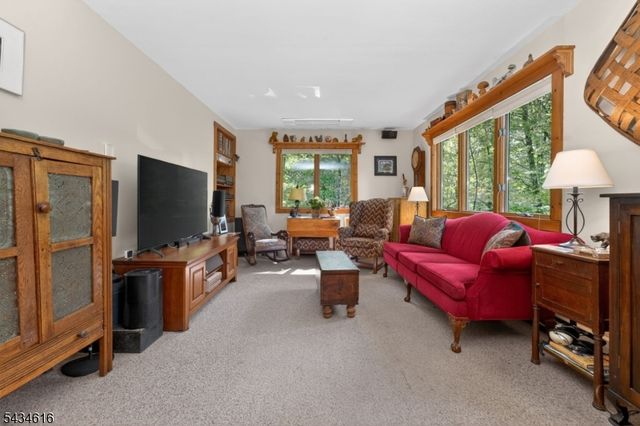 616 Woodglen Rd, Lebanon Twp., NJ 08826