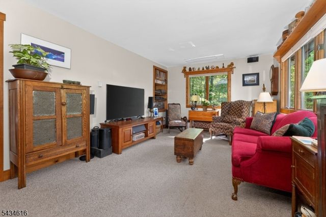 616 Woodglen Rd, Lebanon Twp., NJ 08826