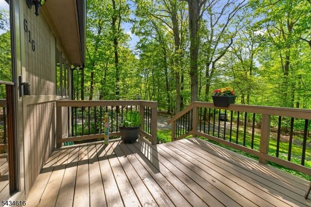 616 Woodglen Rd, Lebanon Twp., NJ 08826