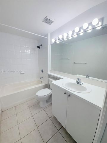 8030 N Nob Hill Road 105, Tamarac, FL 33321