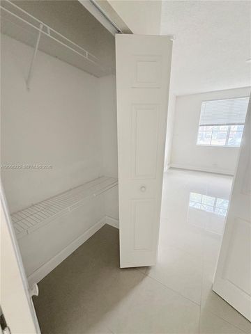 8030 N Nob Hill Road 105, Tamarac, FL 33321