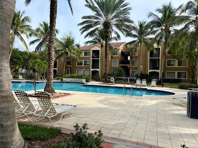8030 N Nob Hill Road 105, Tamarac, FL 33321