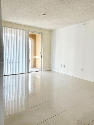 8030 N Nob Hill Road 105, Tamarac, FL 33321