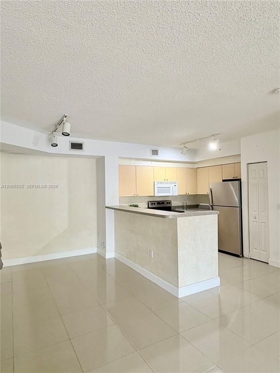 8030 N Nob Hill Road 105, Tamarac, FL 33321