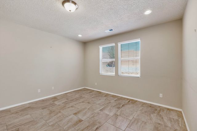 4141 Skyline Loop NE, Rio Rancho, NM 87144