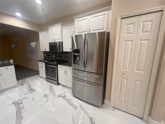 1066 WHITEGATE COURT, Sarasota, FL 34232