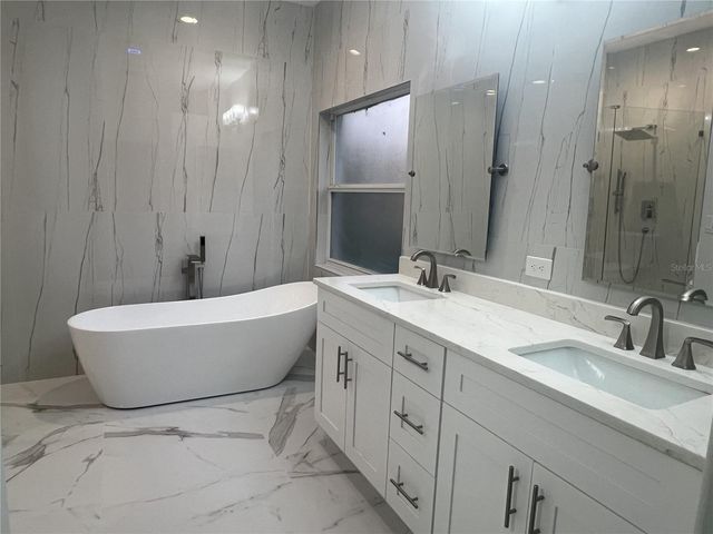 1066 WHITEGATE COURT, Sarasota, FL 34232