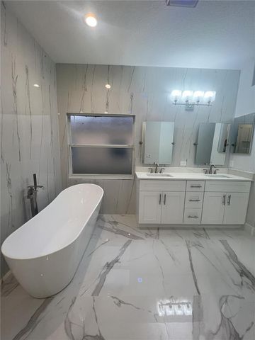 1066 WHITEGATE COURT, Sarasota, FL 34232