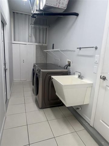 1066 WHITEGATE COURT, Sarasota, FL 34232