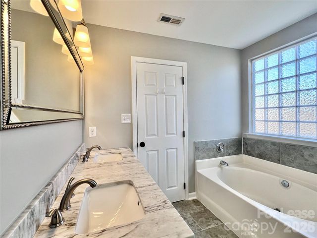 4010 Suttle Place, Matthews, NC 28104