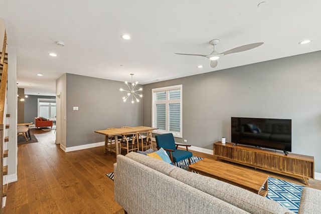 1120 Pitner Avenue, Evanston, IL 60202