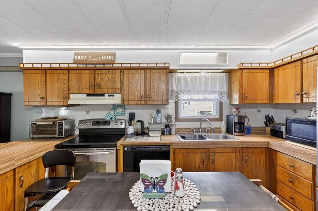 45 Sherwood Valley Lane, Coventry, RI 02816