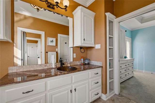 8 Loggerhead, Hitchcock, TX 77563