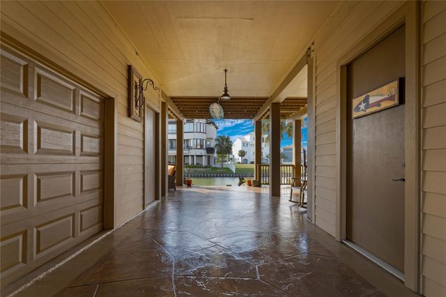 8 Loggerhead, Hitchcock, TX 77563