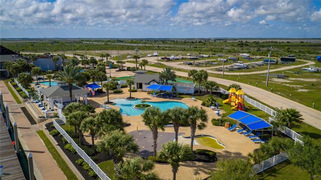 8 Loggerhead, Hitchcock, TX 77563